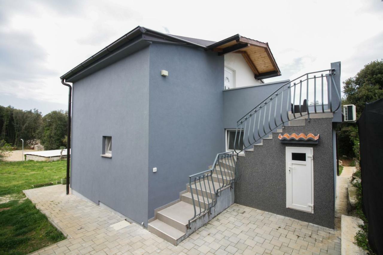 Sebi Apartment 300 M From Beach Ровінь Екстер'єр фото