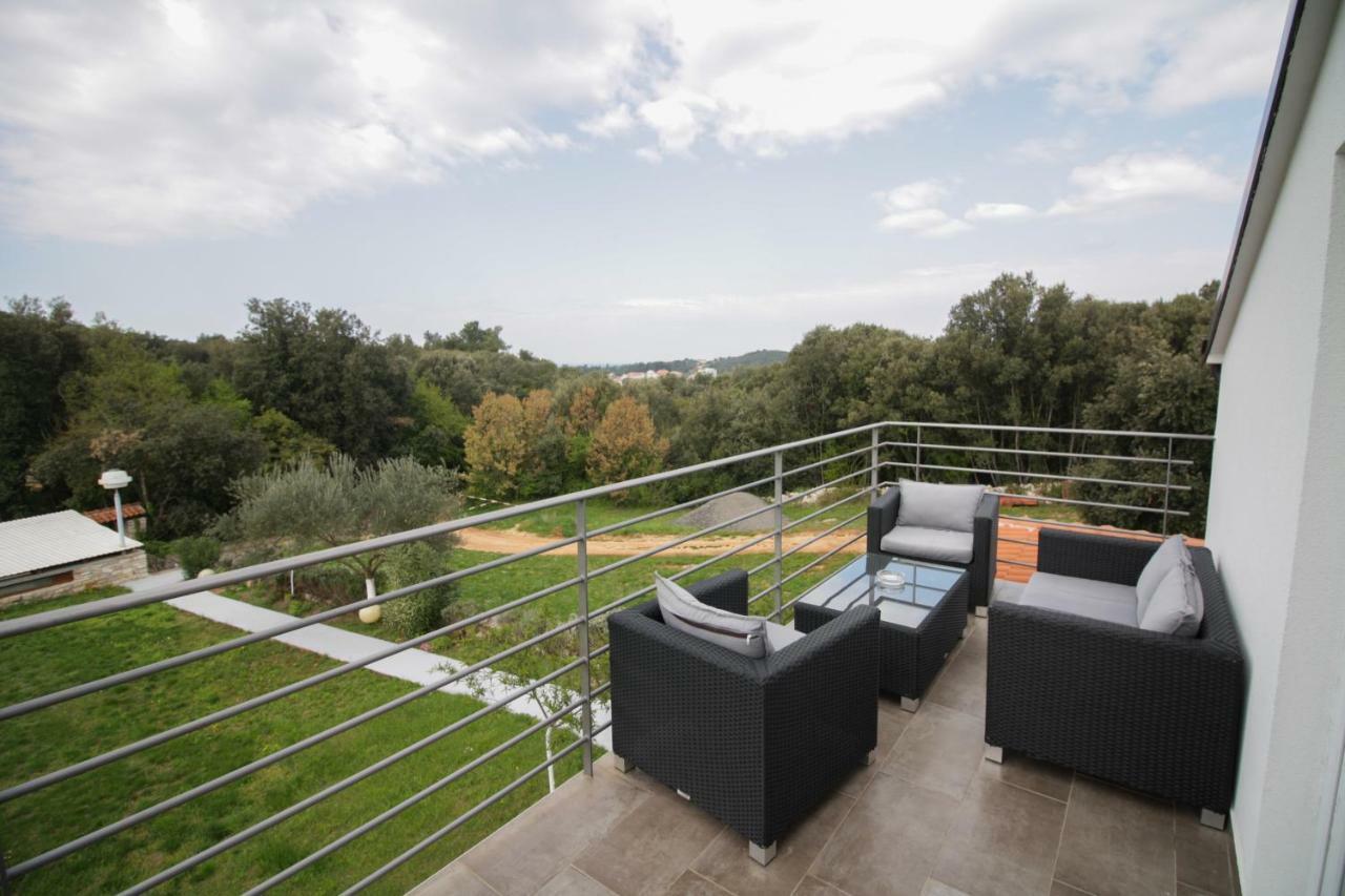 Sebi Apartment 300 M From Beach Ровінь Екстер'єр фото