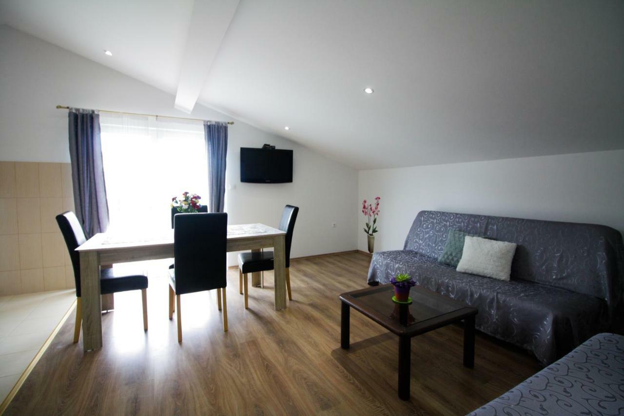 Sebi Apartment 300 M From Beach Ровінь Екстер'єр фото