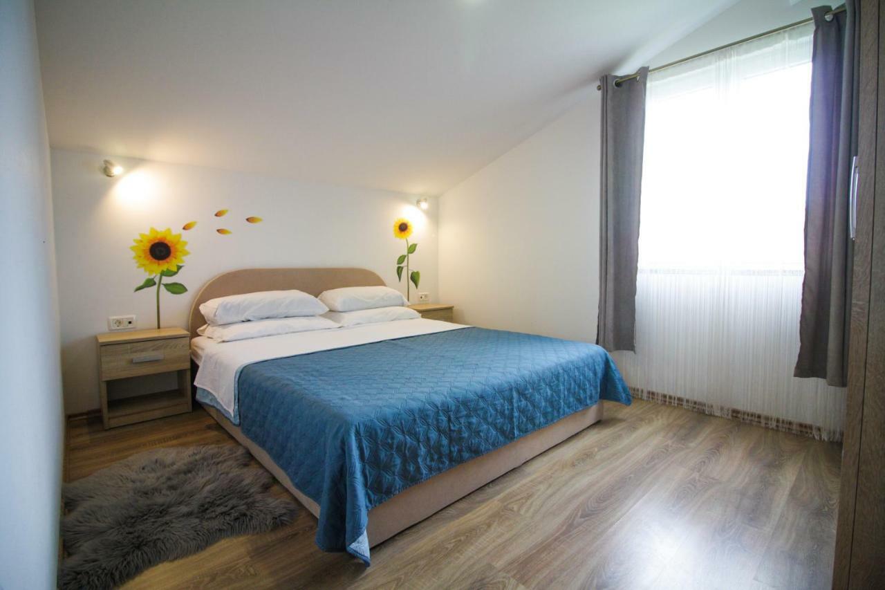 Sebi Apartment 300 M From Beach Ровінь Екстер'єр фото